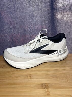 Brooks Adrenaline GTS 24 Mens Running Shoes 9D Coconut Silver Lining Black EUC!